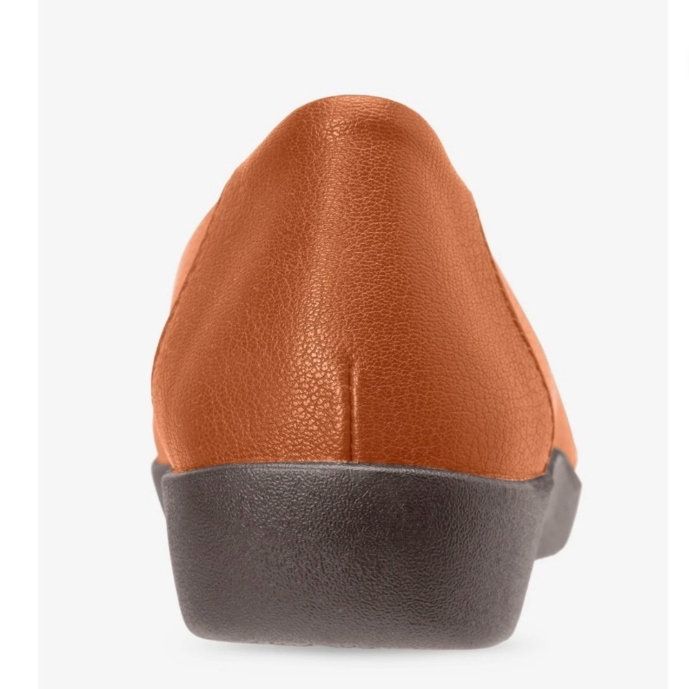 Comfortview Women's Tan Loafers - Picture 5 of 7